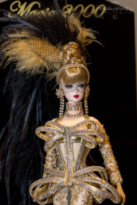 Golden corset diva